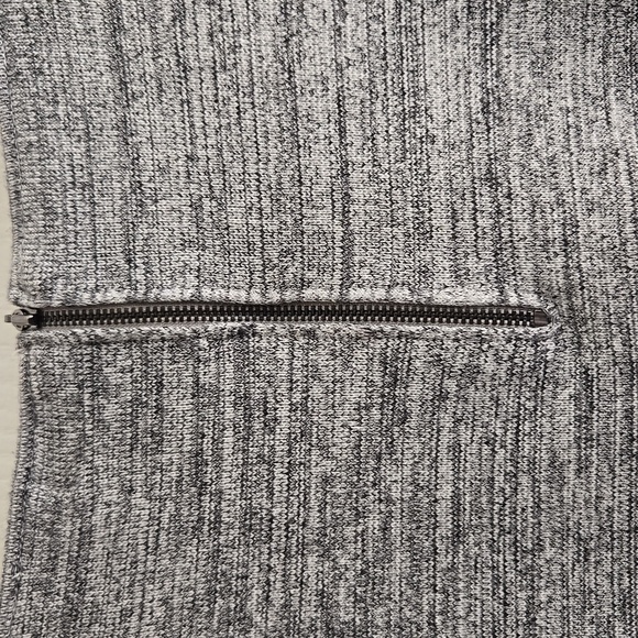 Ivanka Trump | Stylish Heathered Grey Crop Top - Picture 5 of 9